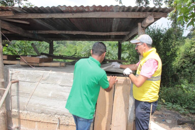 PREFECTURA DE LOS RÍOS IMPULSA LA CRÍA DE POLLOS