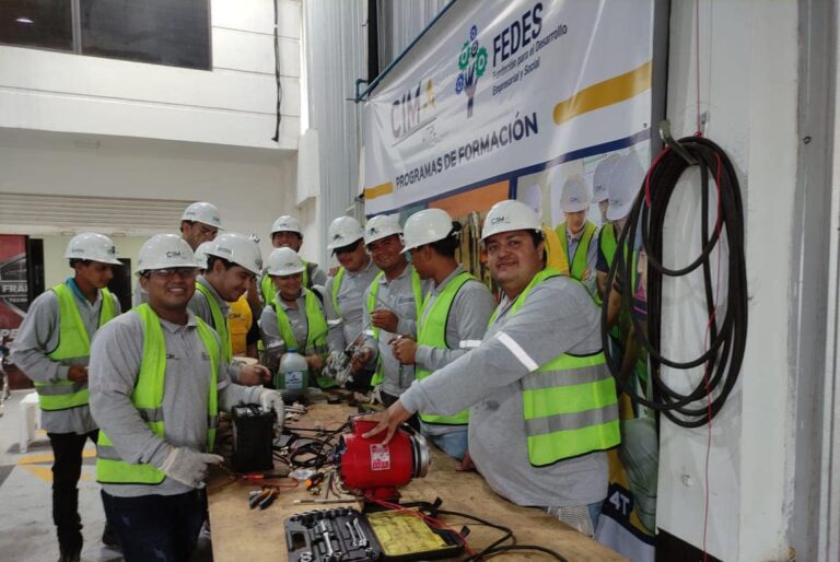 PREFECTURA DE LOS RÍOS GRADUÓ A BENEFICIARIOS DE CAPACITACIÓN