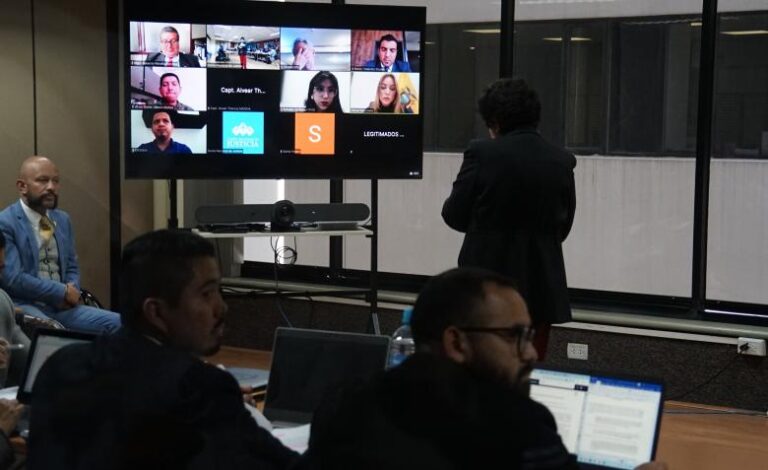 DOS TELÉFONOS Y UNA TABLET DE JORGE GLAS YA SON EXAMINADOS