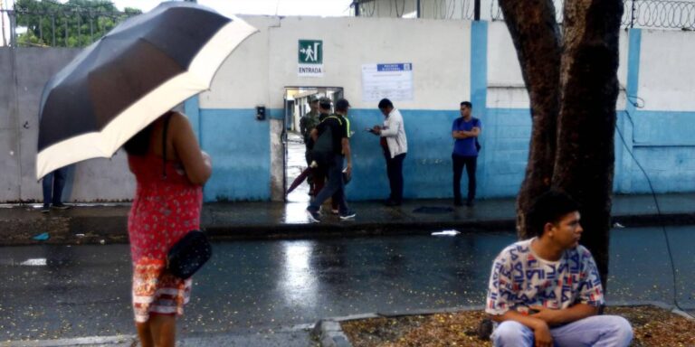 LAS LLUVIAS DE INTENSIDAD MODERADA A MUY ALTA CONTINUARÁN EN EL LITORAL Y LA AMAZONÍA