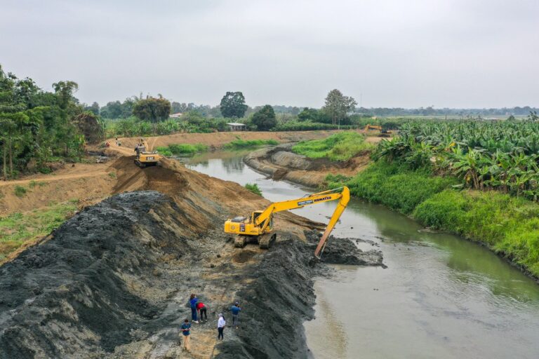 Prefectura de Los Ríos protege a familias de Febres Cordero con obras en el Río Chilintomo