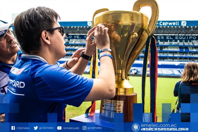 Ecuador entero aplaude el gesto de Emelec con Willy Argudo, su hincha no vidente