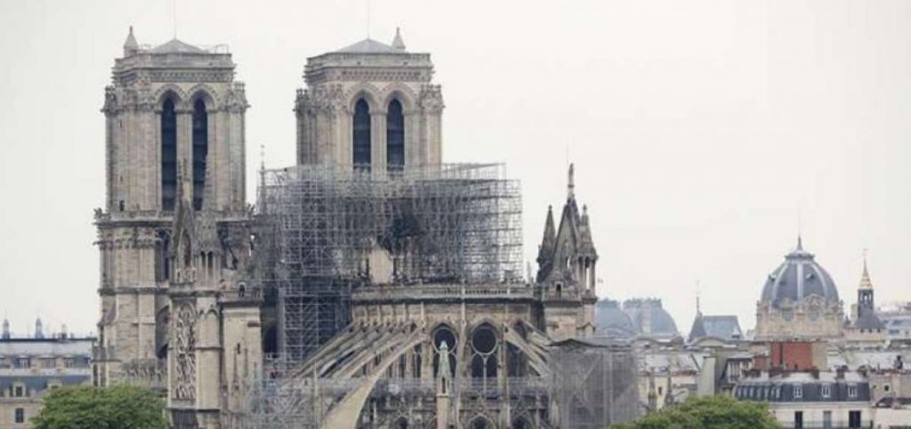 A dos meses del gran incendio, Notre Dame solo ha recibido el 9% de lo prometido