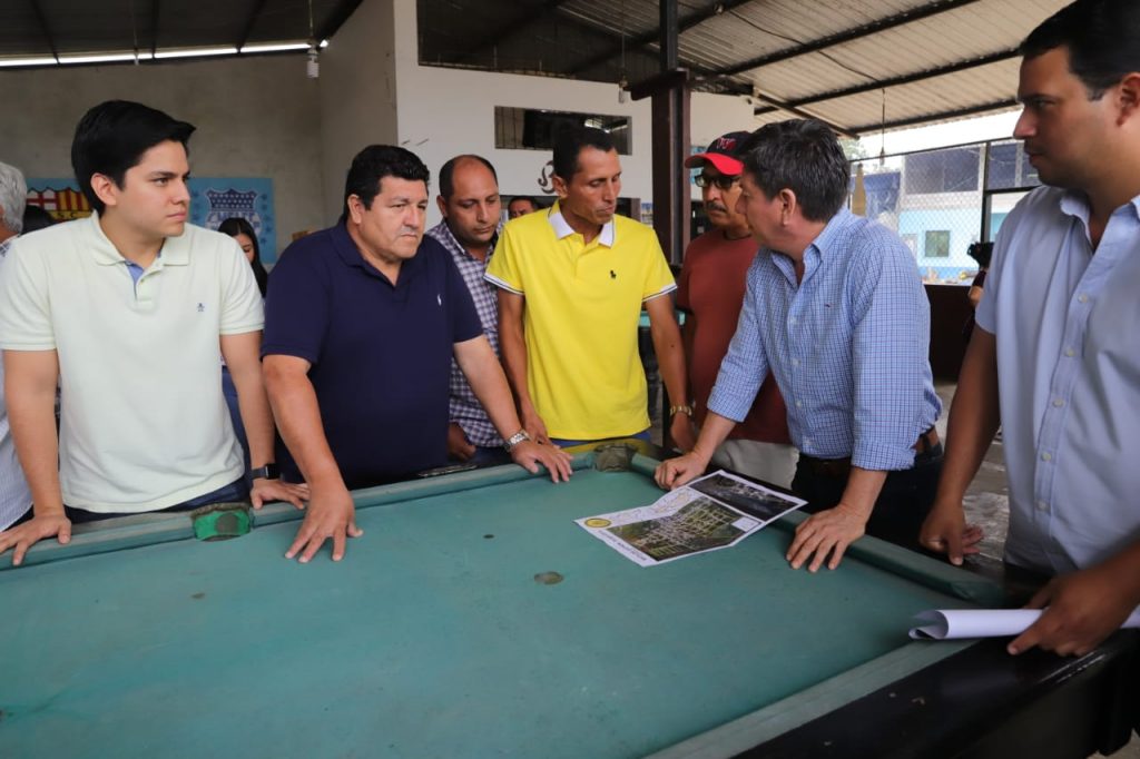 Alcalde Carlos German y Prefecto Johnny Terán mantuvo conversatorio con habitantes de Matilde Esther