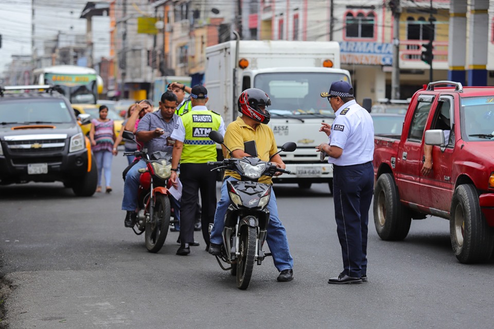 No usar casco y el abuso de utilización de bocinas las principales multas de tránsito