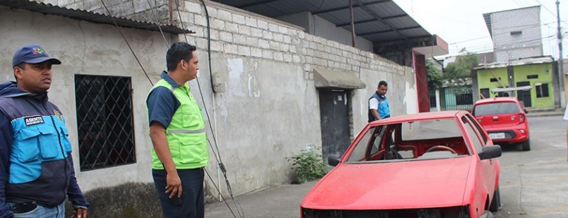 Comisaría Municipal ordena a dueños de talleres mantener despejado la vía pública