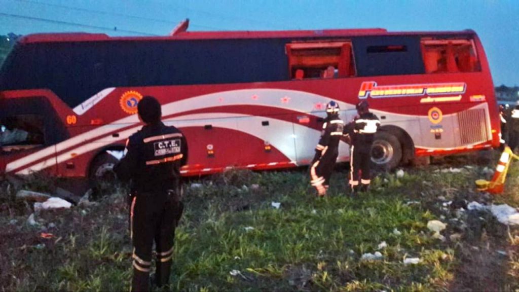 Diez heridos en accidente de tránsito en la vía Jujan – Tres Postes
