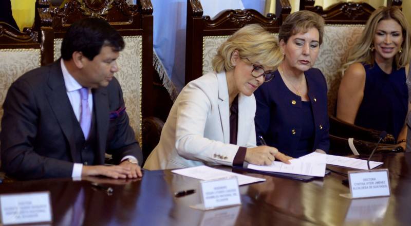 No a rebaja de penas por robos, eje de discursos al firmar pacto por la seguridad