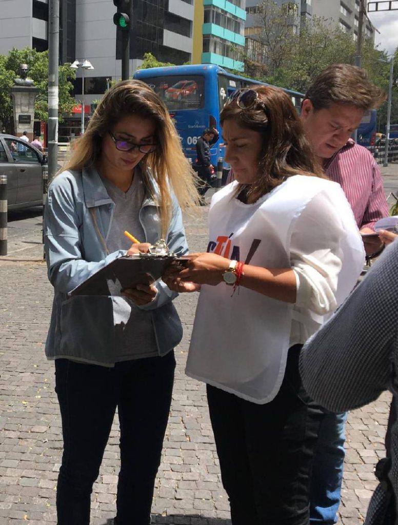 Firmas ya se recogen en la calle para eliminar el Consejo de Participación