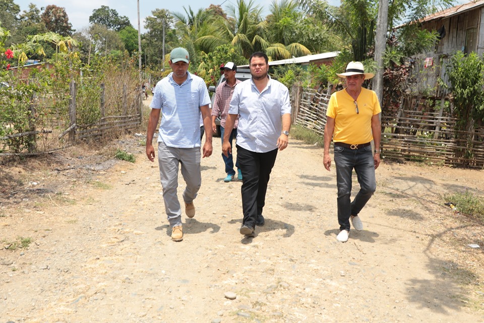 Sector «Las Macias» se beneficiará con torre de agua y reconformación de vía