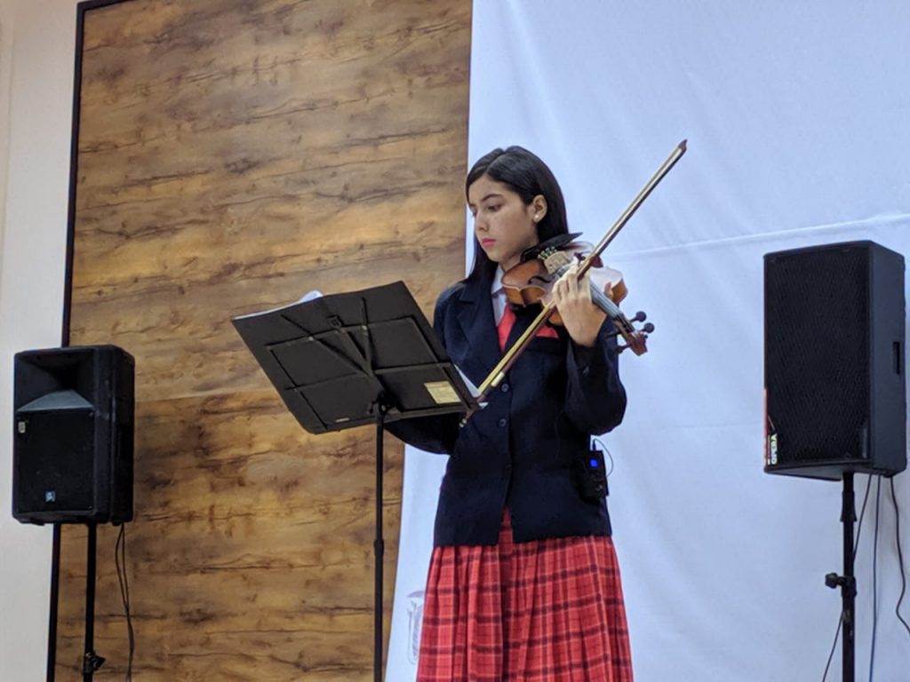 El Colegio Johann Sebastián Bach finalizó la celebración del mes de las artes con festival artístico
