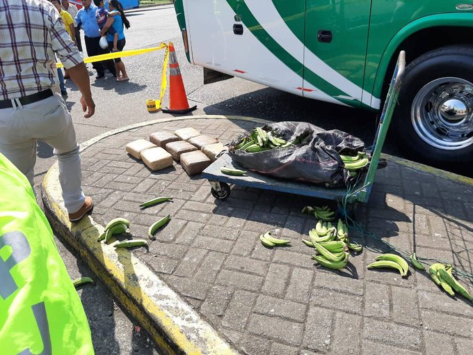 Policía Nacional decomisa 10 kilos de droga en Terminal Terrestre de Quevedo
