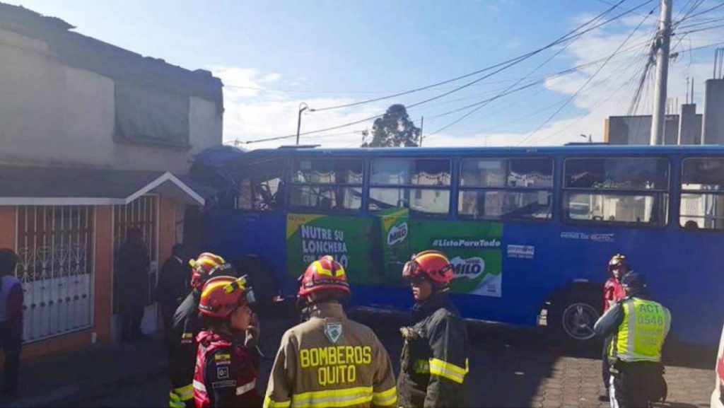 Un persona fallecida y 21 heridas en accidente en Quito