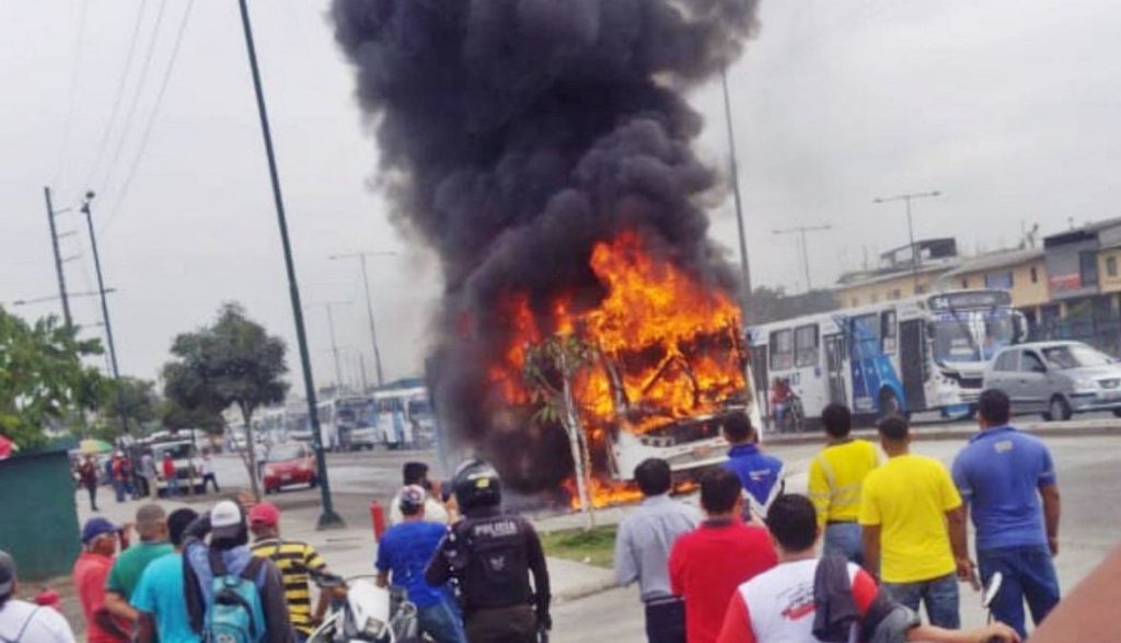 Bus se incendió en el noroeste de Guayaquil