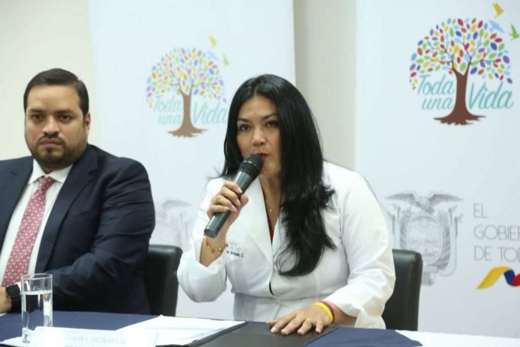 Estudiantes de internado rotativo recibirán estipendio mayor, anuncian ministerios
