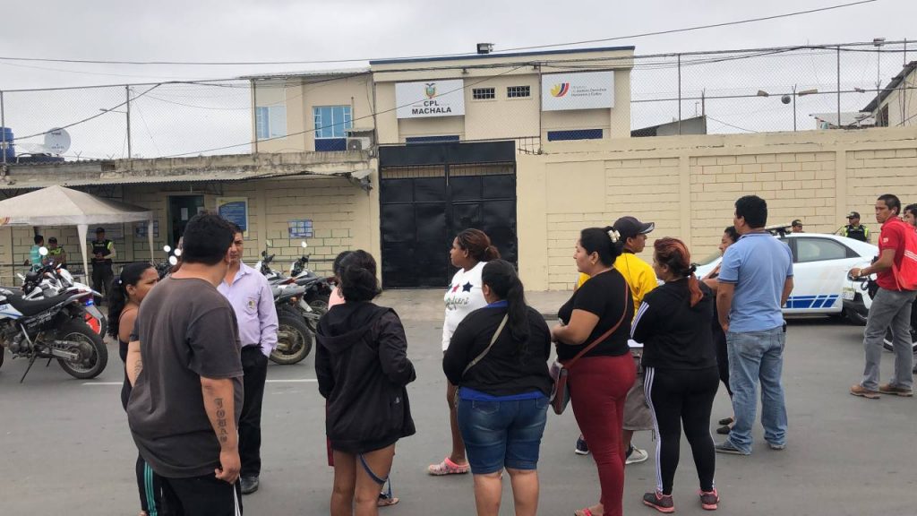 Detienen a abogado por intentar ingresar droga a cárcel de Machala