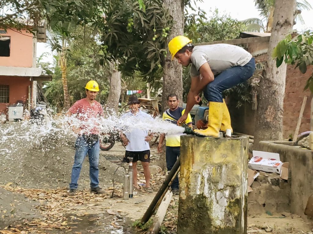 Técnicos de EMSABA brindan asistencia en sector «La Tranca»