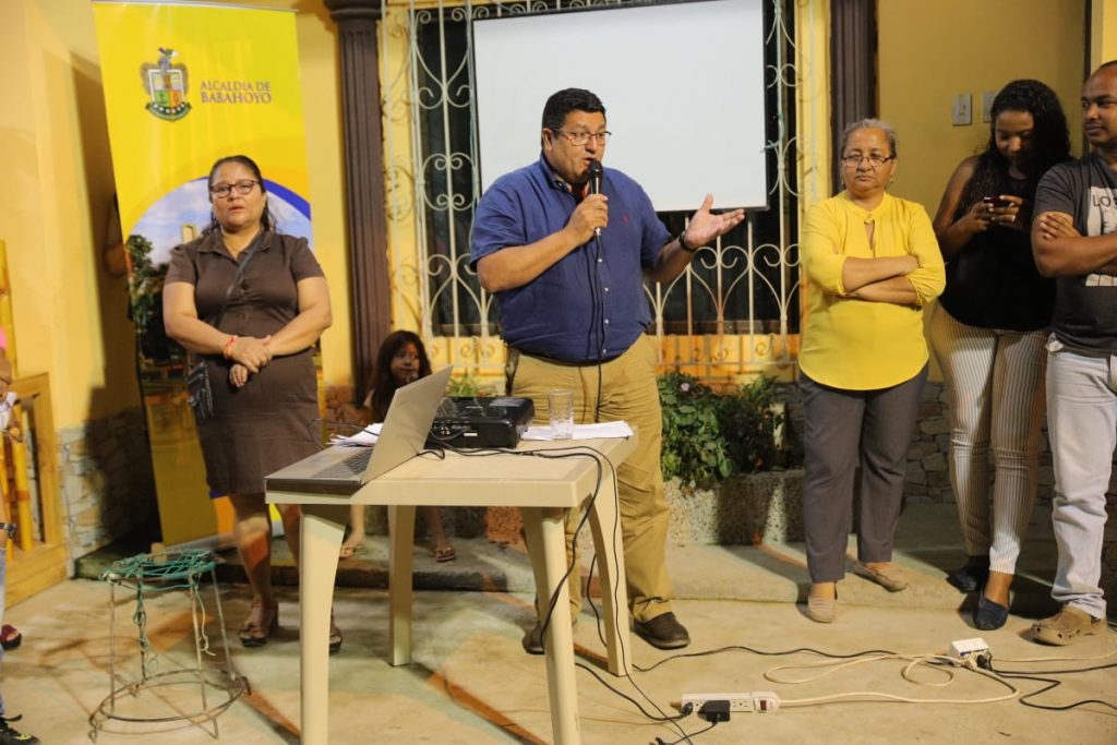 Alcalde Carlos German continúa conversatorios en la comunidad fluminense