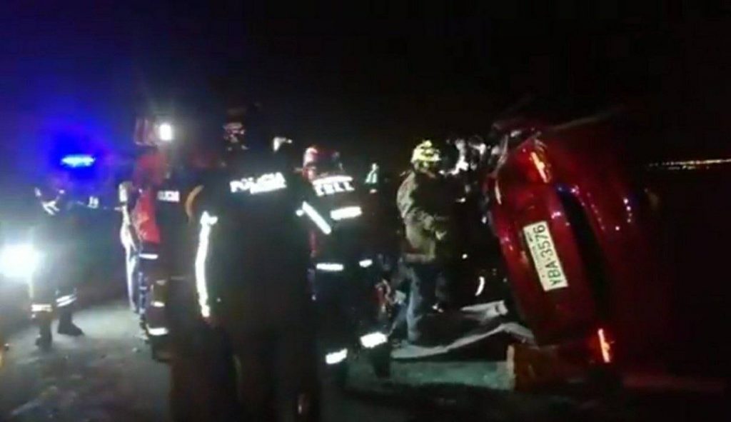 Al menos seis muertos deja colisión de tres vehículos en San Vicente
