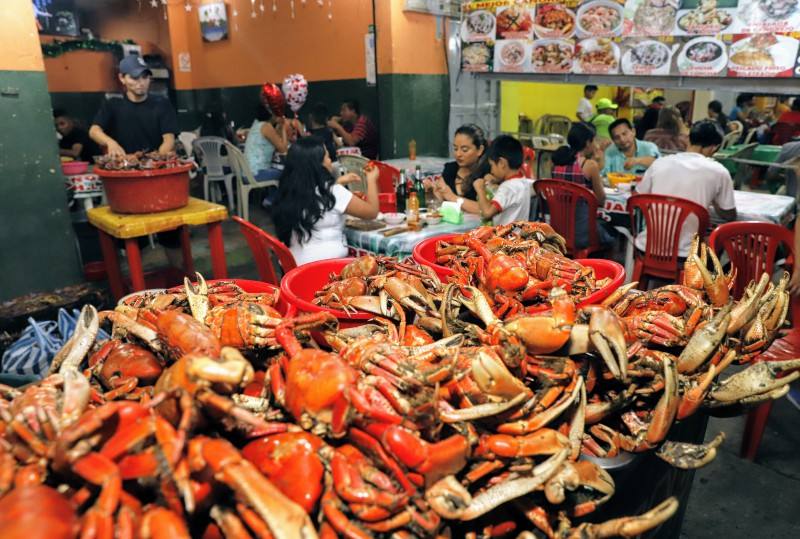 Comensales se despidieron de los cangrejos