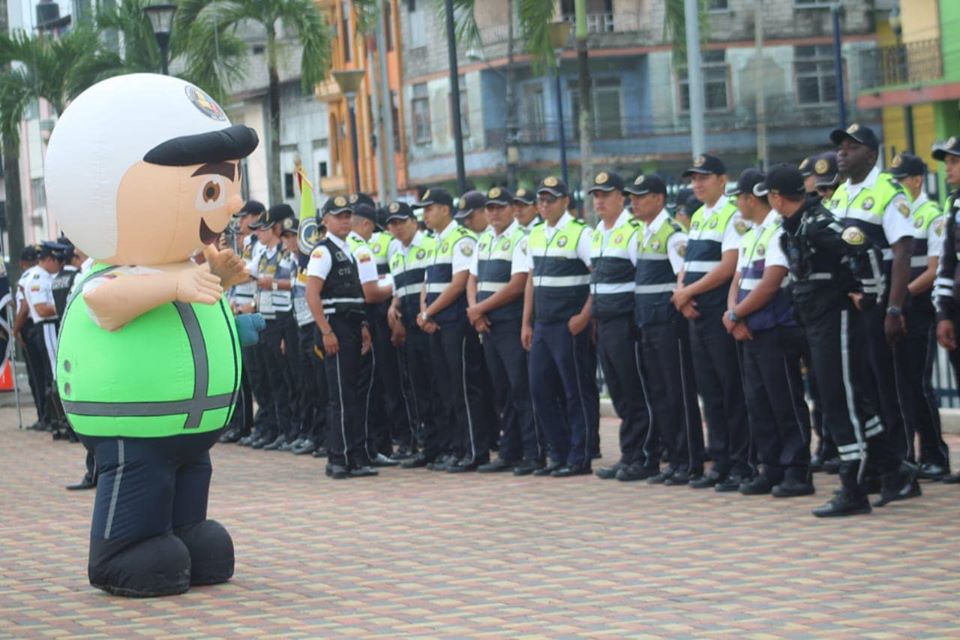 Agentes de la CTE asumen control de tránsito de la ciudad