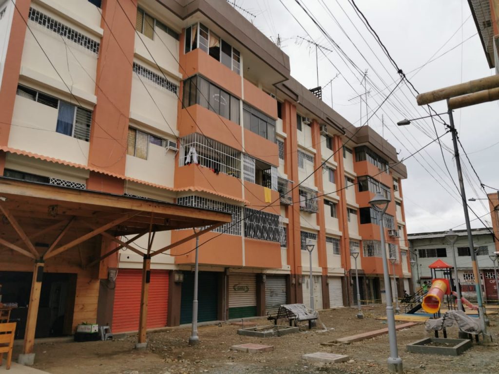Trabajos de regeneración en los bloques del banco de la vivienda avanzan según cronograma