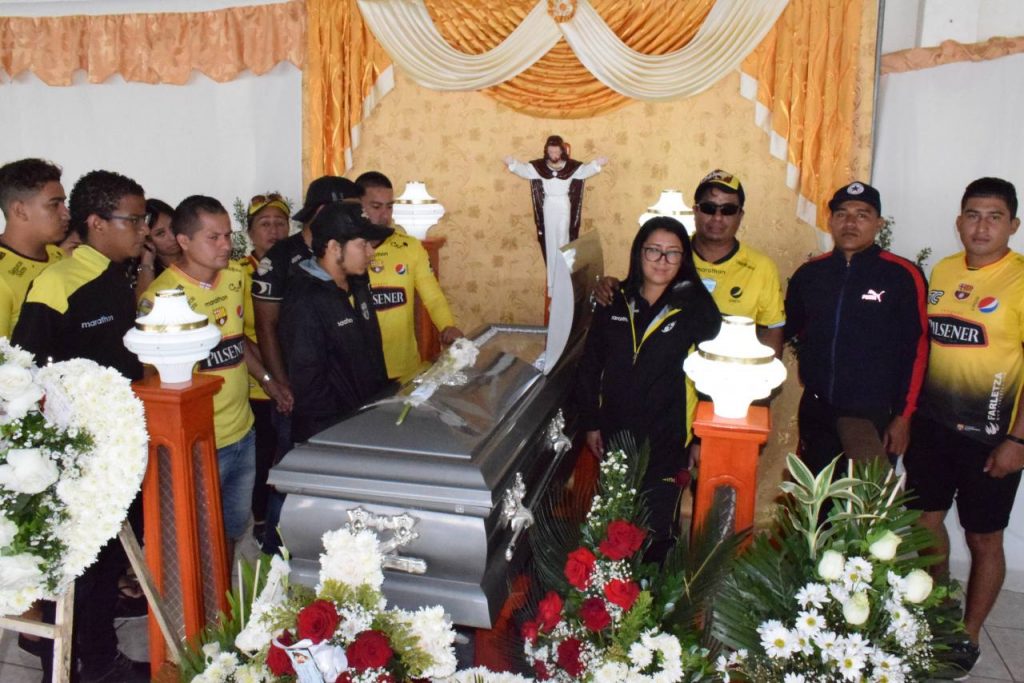 Hincha de Barcelona fallecido será homenajeado por la barra Sur Oscura en Quevedo