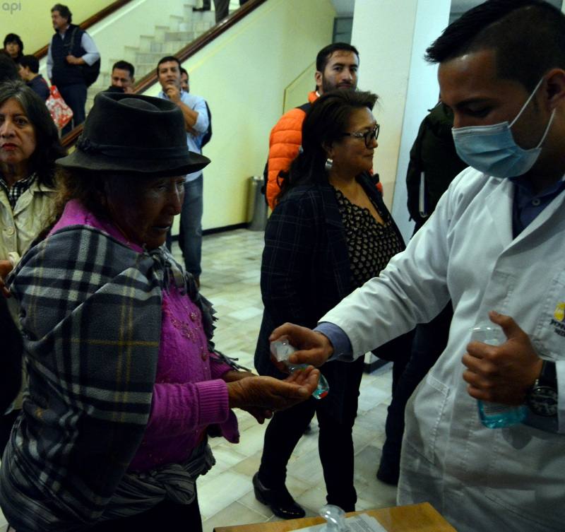 Líos por violación de aislamiento, descuido sanitario y noticias falsas sobre el coronavirus