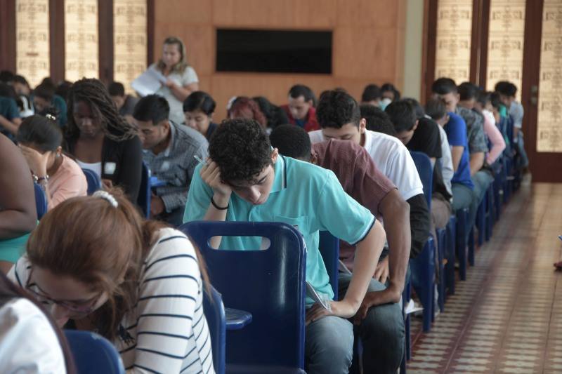 Educación superior abre postulaciones