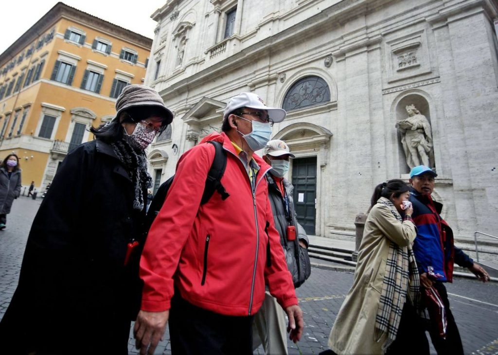 Cifra de muertos por el coronavirus COVID-19 en Italia aumenta a 52