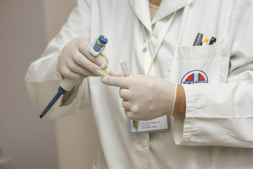 Cuba produce antiviral que se usa en China para tratar a pacientes con coronavirus