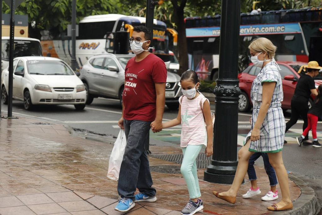 Se pide a personas con síntoma gripal evitar trámites en Guayaquil