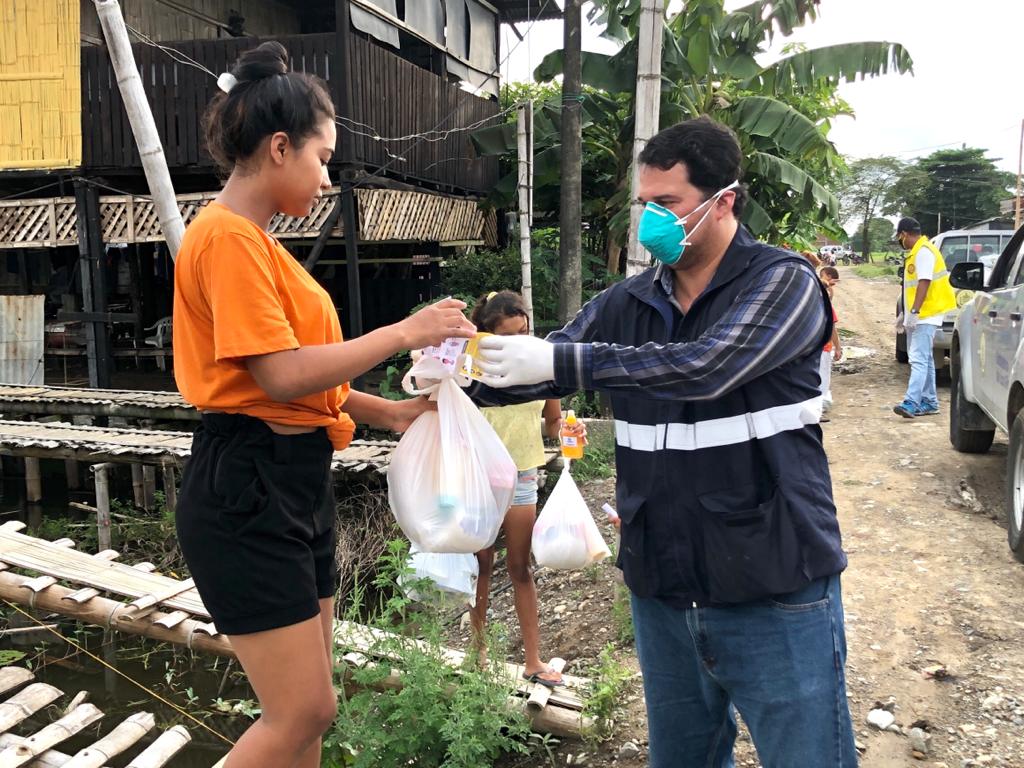 GOBIERNO DE LOS RÍOS DISTRIBUYE KITS DE ALIMENTOS A FAMILIAS DE BAJOS RECURSOS