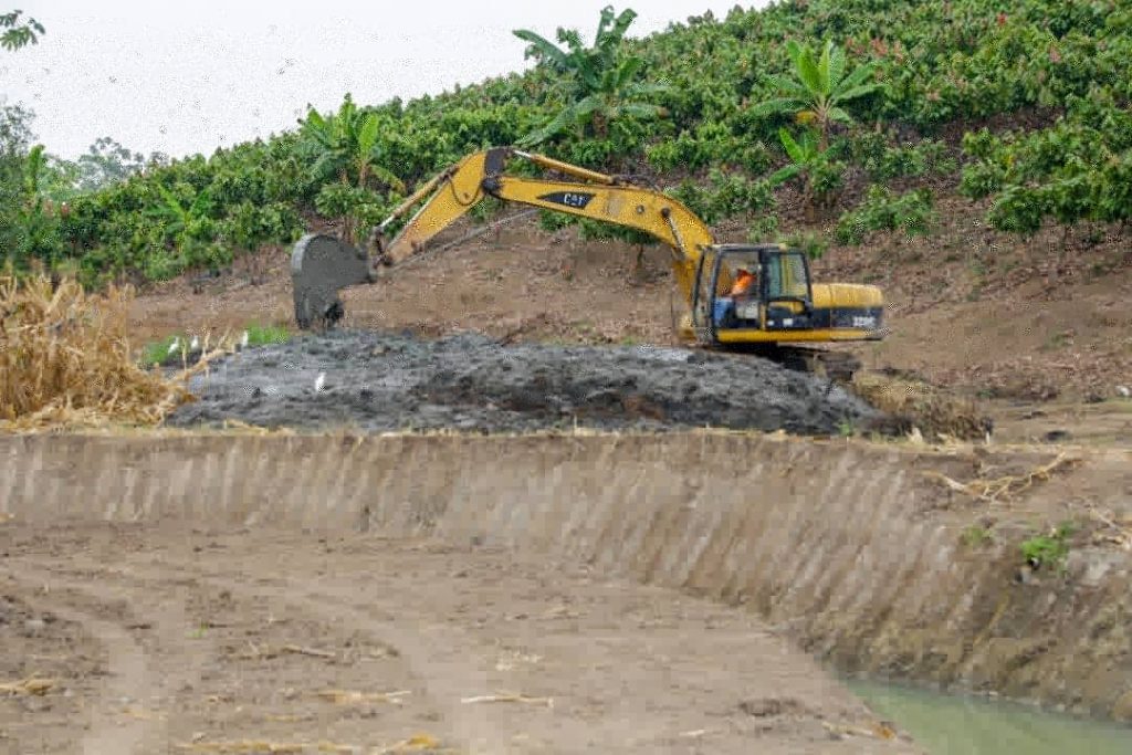 PREFECTURA DE LOS RÍOS REALIZÓ LIMPIEZA DE CANALES EN PUEBLOVIEJO
