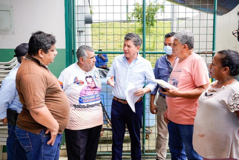PREFECTO TERÁN VISITÓ MERCADO DEL RÍO