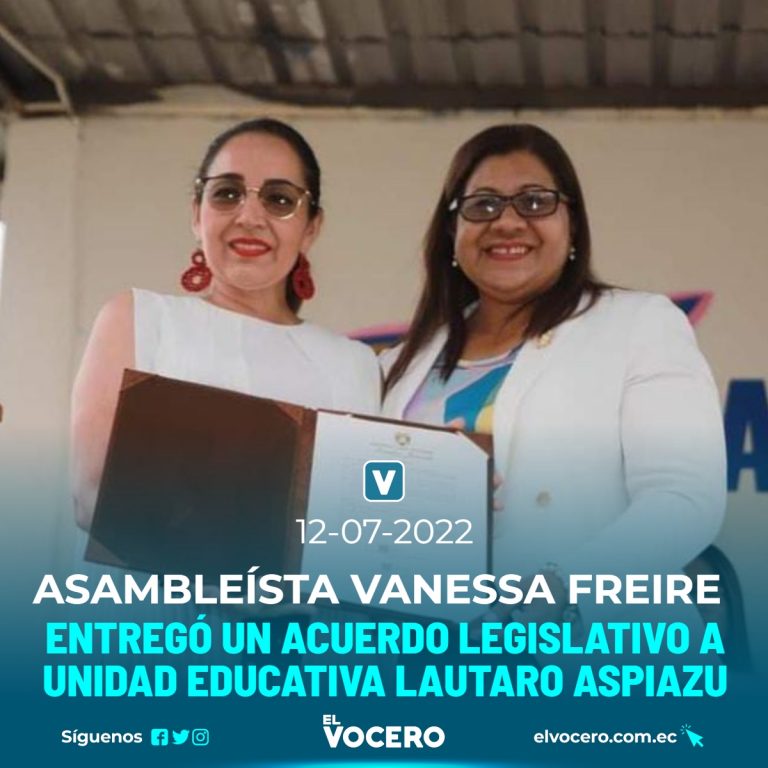 ASAMBLEÍSTA VANESSA FREIRE ENTREGÓ UN ACUERDO LEGISLATIVO A UNIDAD EDUCATIVA LAUTARO ASPIAZU