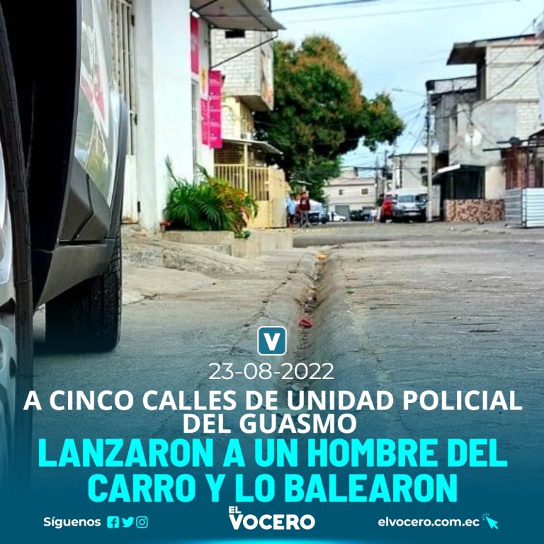 A CINCO CALLES DE UNIDAD POLICIAL DEL GUASMO LANZARON A UN HOMBRE DEL CARRO Y LO BALEARON