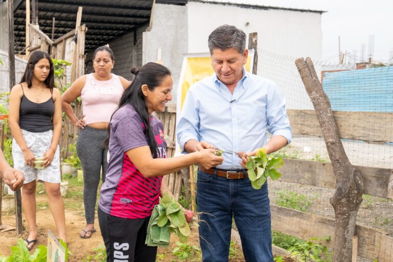 FAMILIAS DE SOL BRISA 2 SON PARTE DEL PROYECTO HUERTO URBANO DE LA PREFECTURA