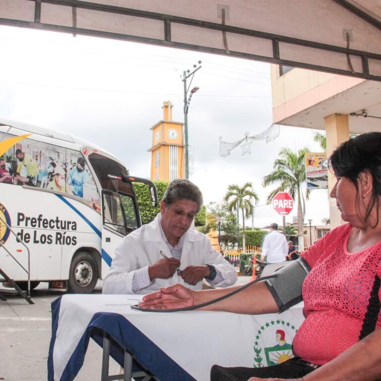 BRIGADA MÉDICA Y ENTREGA DE MÉDICINAS EN MOCACHE