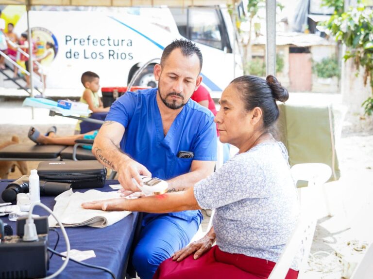 PREFECTURA DE LOS RÍOS EJECUTÓ BRIGADA MÉDICA EN BABAHOYO