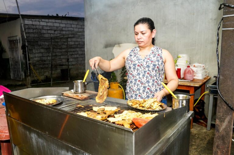 EL APOYO A LOS EMPRENDEDORES Y COMERCIANTES DE NUESTRA PROVINCIA ES PERMANENTE