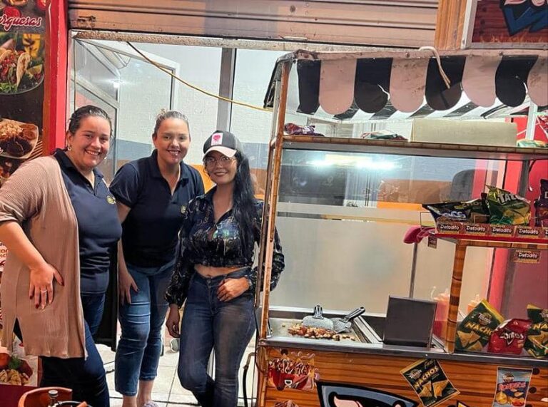 EN QUEVEDO PRUEBA LOS ORIGINALES ‘DORILOCOS’ DE ALEXANDRA REMACHE