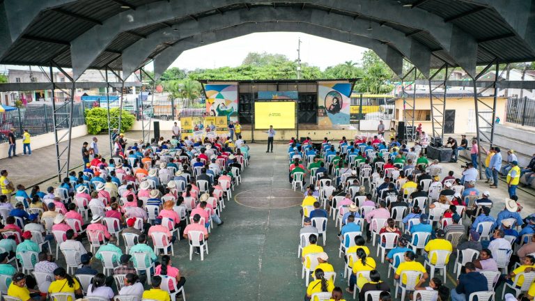 Prefectura Entrega Semillas Certificadas a Productores de Baba para Fortalecer la Agricultura Provincial
