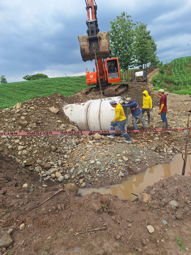 Prefectura Avanza en Mejoras Viales con Alcantarillas y Nuevos Accesos
